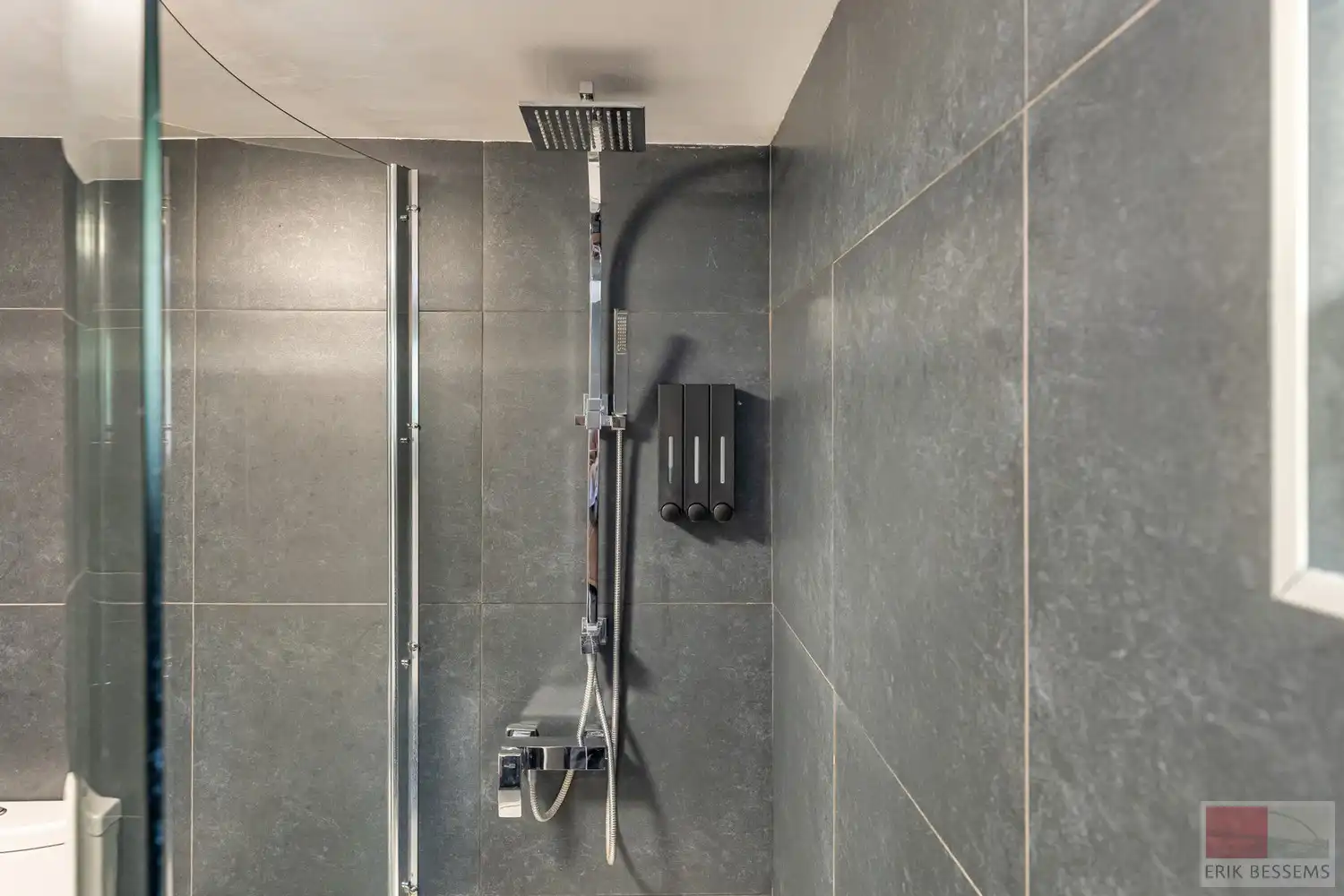 Gelijkvloerse vakantiewoning met een woonoppervlakte van 78 m², gelegen op een ruim perceel van 551 m². foto 19