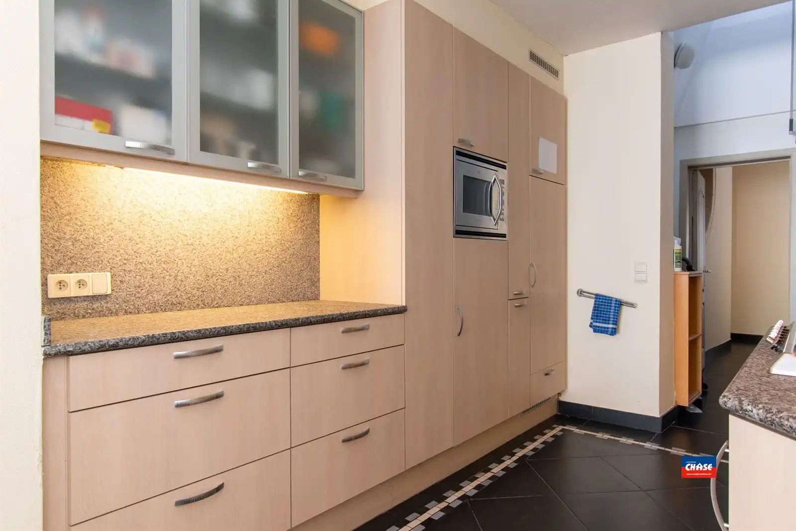 Gelijkvloersappartement met drie slaapkamers en terras foto 3
