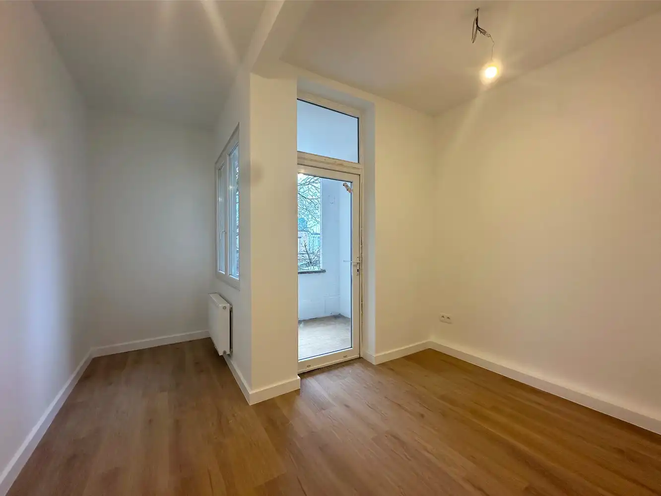 Volledig gerenoveerd appartement met twee slaapkamers op de grens van Borgerhout en Berchem! foto 3