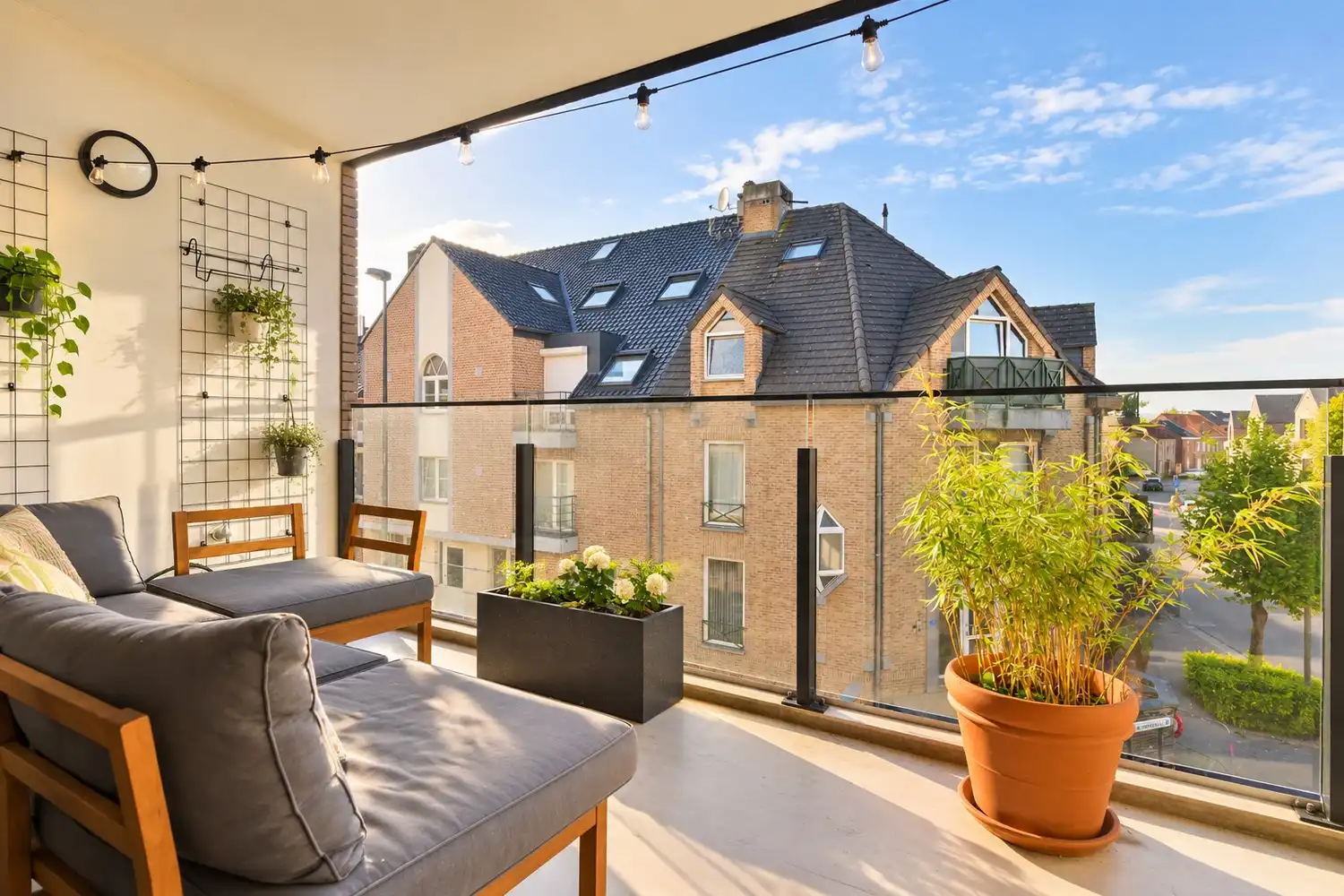 Lichtrijk hoekappartement met terras in hartje Lanaken foto 11