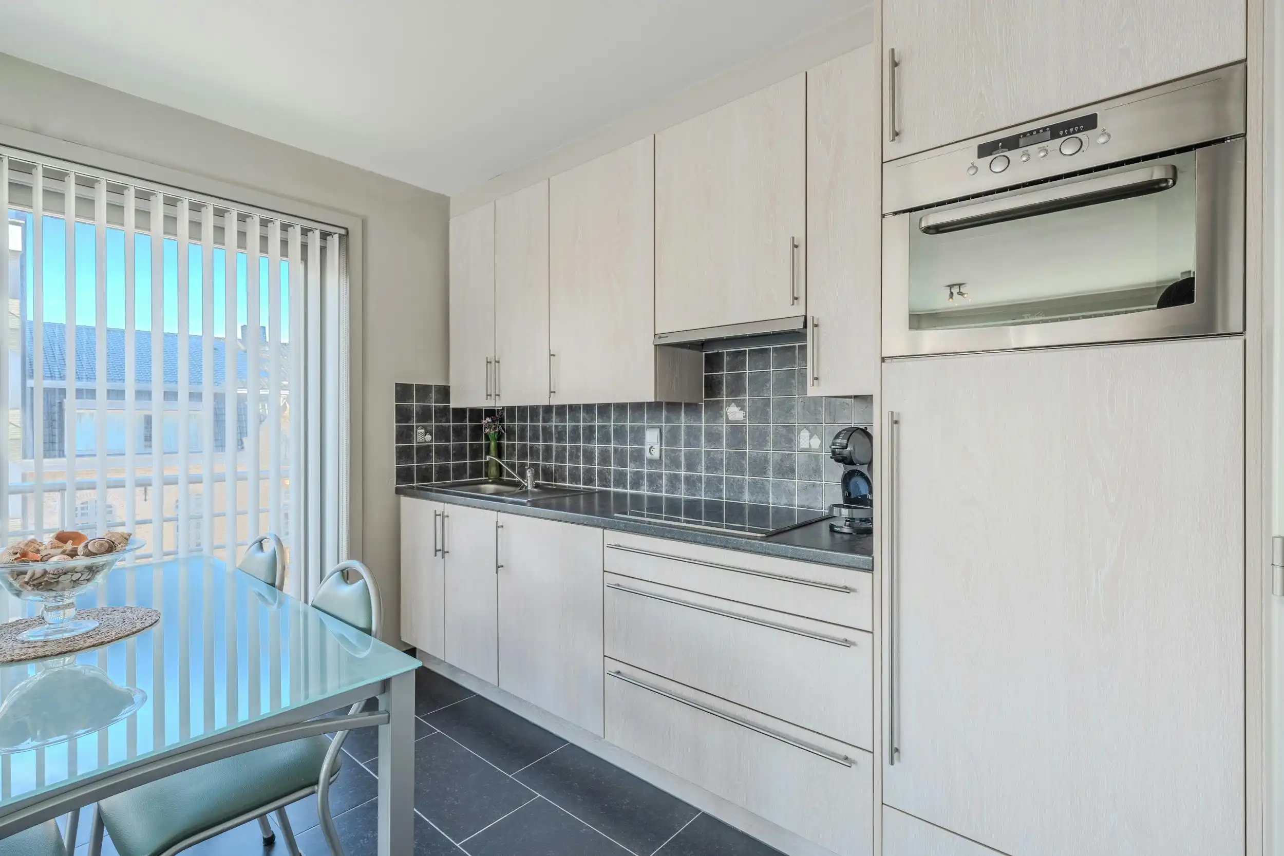 Lichtrijk hoekappartement met twee slaapkamers in het centrum! foto 12