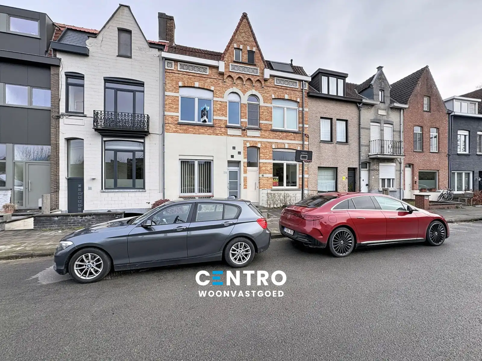 Gezinswoning op UITSTEKENDE ligging te Sint-Andries! foto {{pictureIndex}}