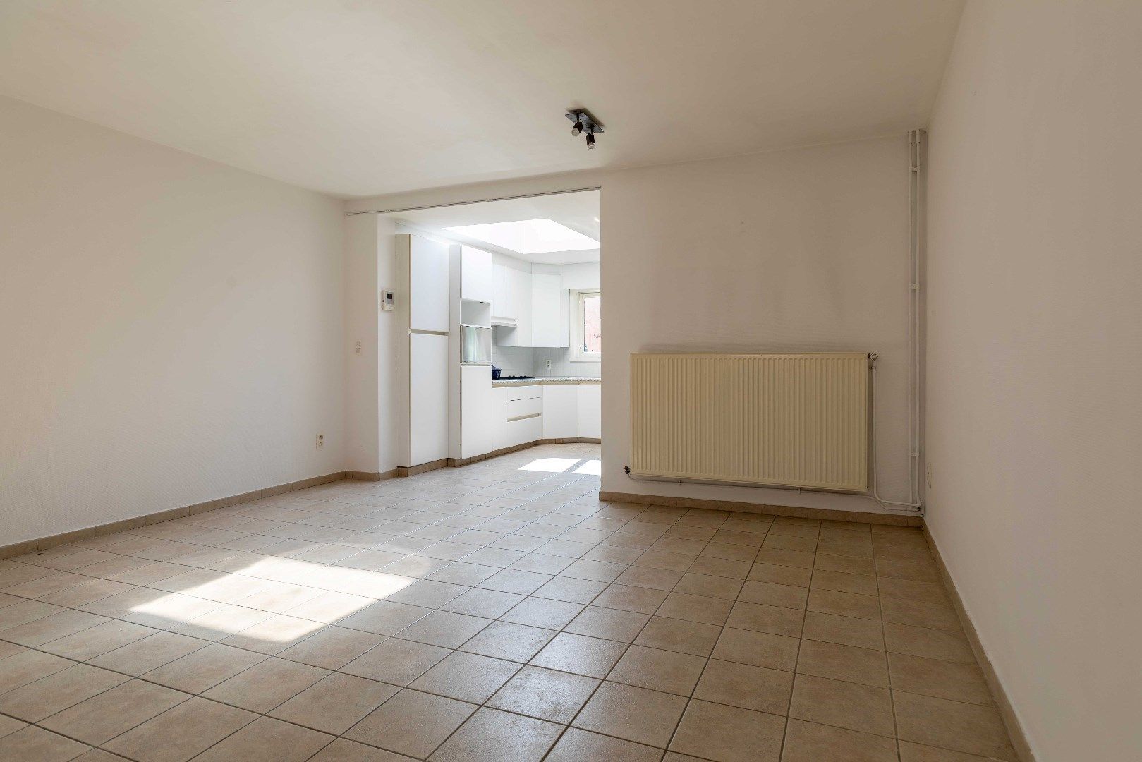 Centraal en rustig gelegen vernieuwde woning met groot zonneterras op enkele passen van de Katelijnepoort. foto 8