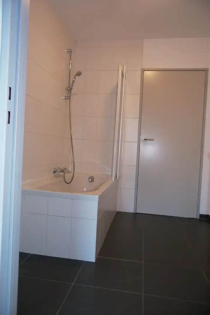 Mooi ruim appartement met twee slaapkamers foto 8