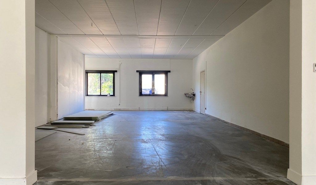 Baanwinkel te huur op zichtlocatie langs N9 in Lievegem foto 9