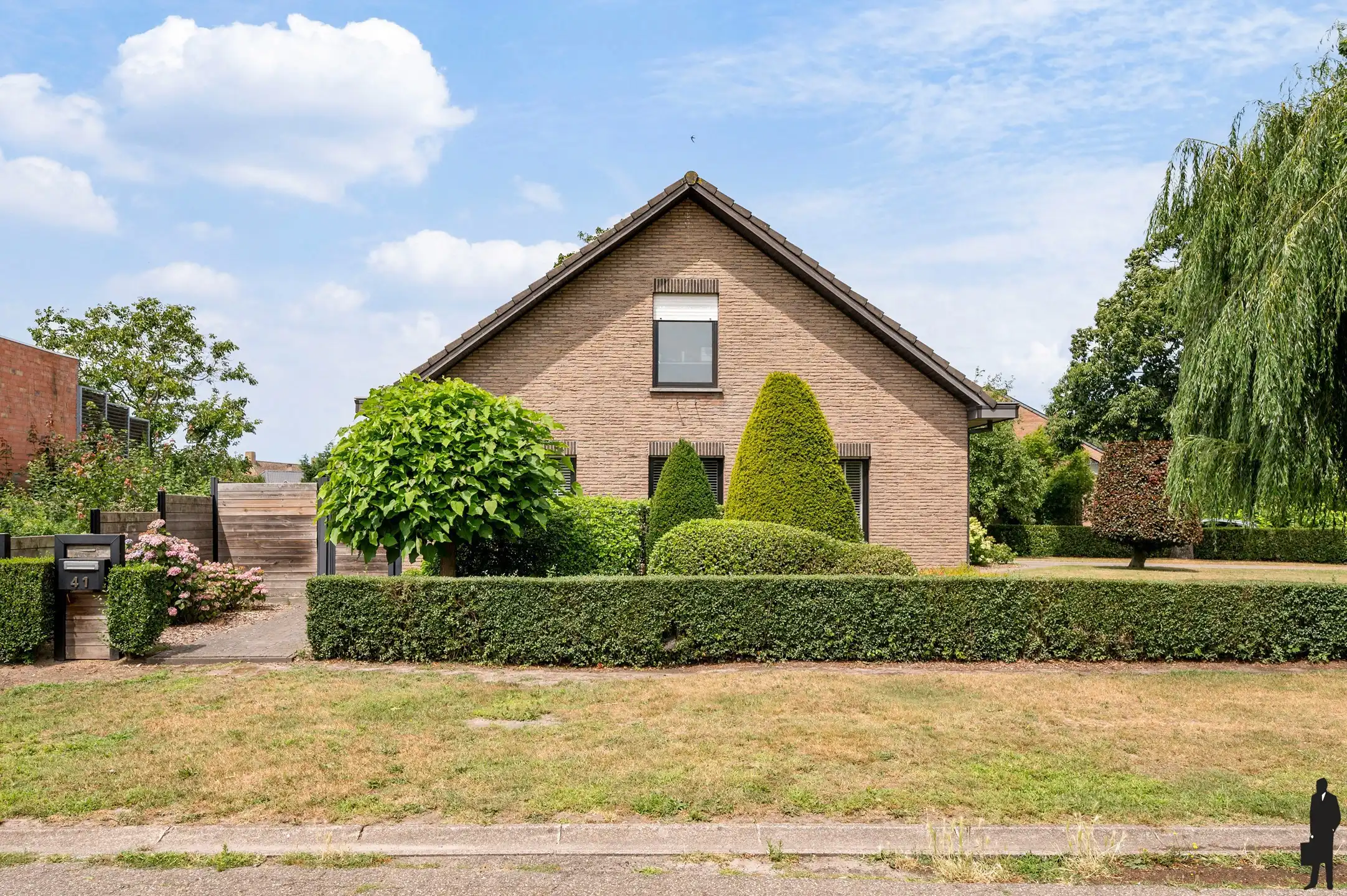 Centraal gelegen vrijstaande woning met 3 slaapkamer en een tuin foto 2