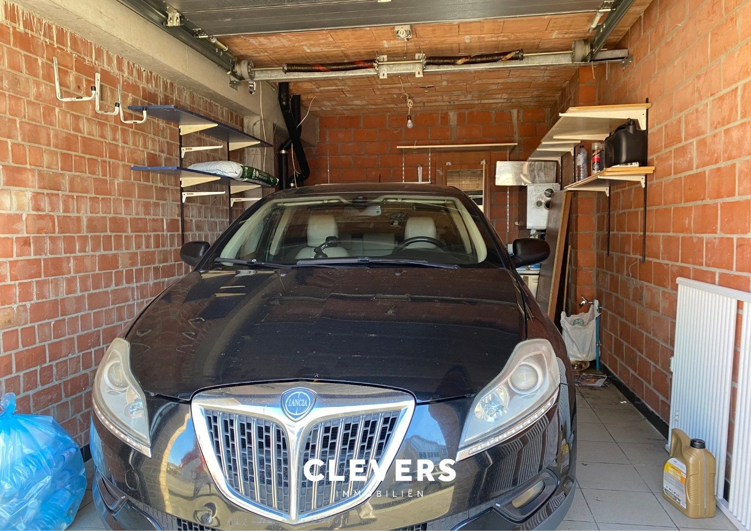 Opbrengsteigendom met 3 appartementen en 2 garages foto 17