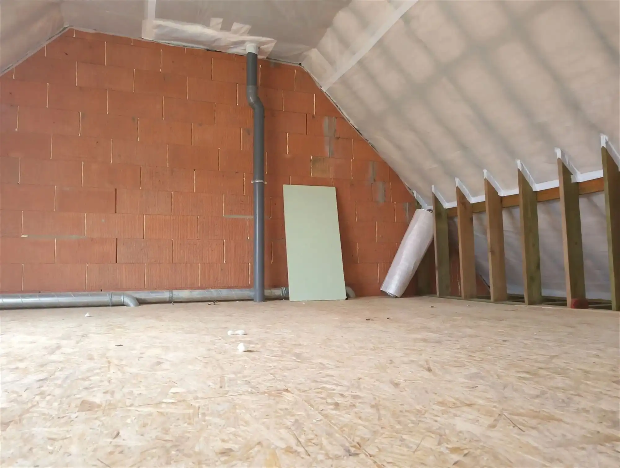 Recente woning met 3 slaapkamers en klein tuintje. In rustige omgeving. foto 13