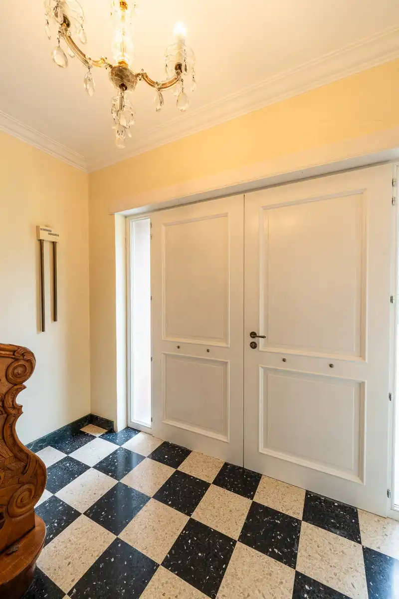 Prachtige villa omgeven door groen foto 6