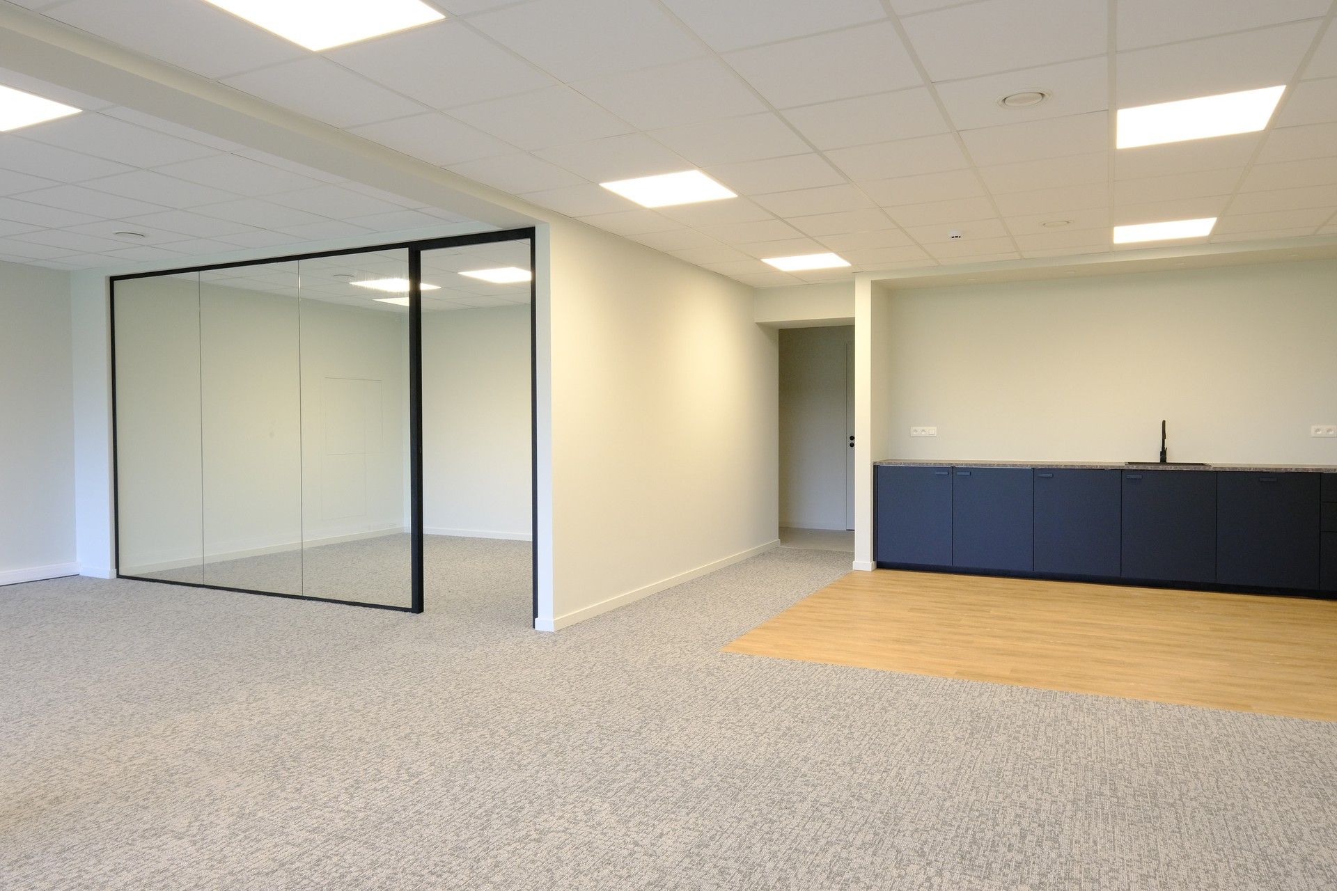 Nieuwbouw kantoorruimte van 147 m² in Bilzen foto {{pictureIndex}}