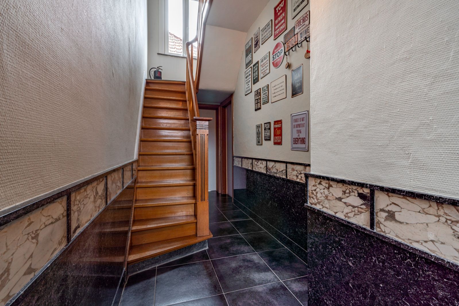 Instapklare woning met zonnepanelen en uitweg via achterliggende ruime garage! foto 11