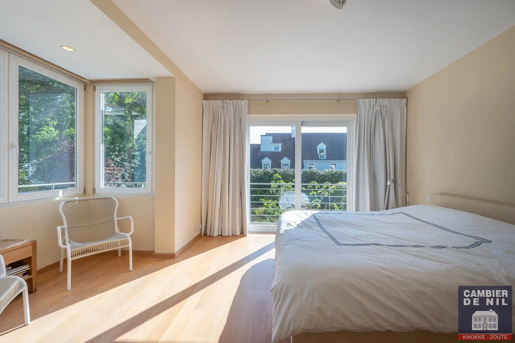 Ruime, gemeubelde koppelvilla aan de Royal Zoute Tennisclub. foto 16