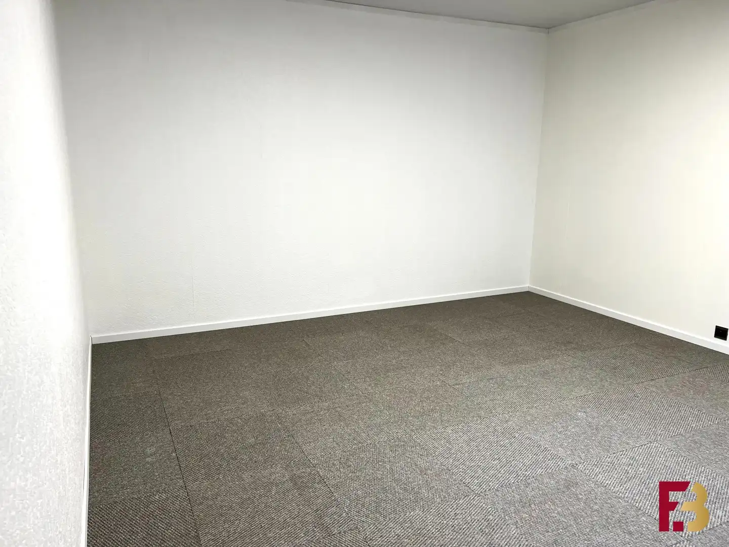 Kantoorruimte met woongedeelte nabij E40/E17/R4 foto 13