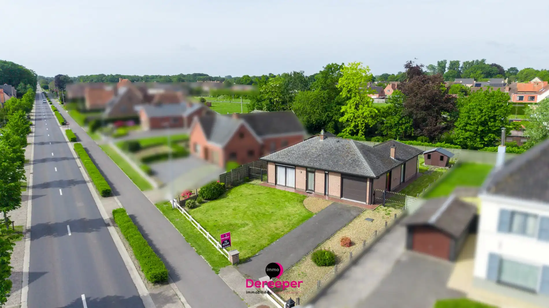 Hoofdfoto van de publicatie: Te renoveren bungalow op ruim perceel van 678 m²