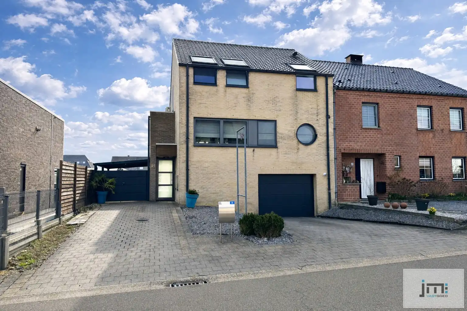 Hedendaagse instapklare woning foto {{pictureIndex}}