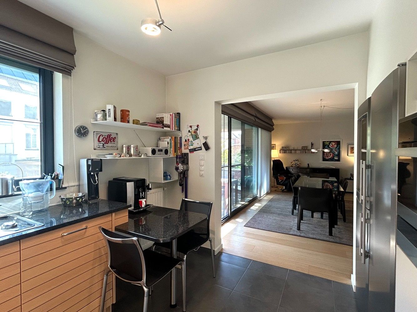 Luxueus afgewerkt appartement met terras en autostaanplaats nabij Sluispark foto 15