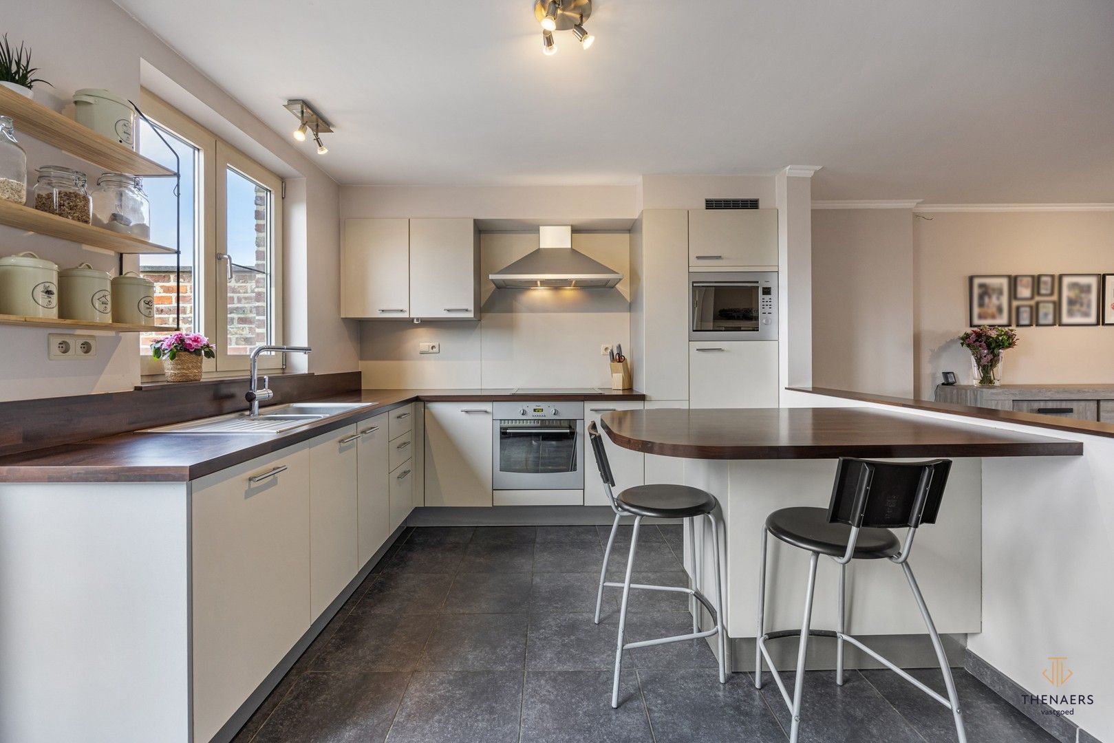 Bel-etage met polyvalente ruimte, garage en grote terrassen. foto 7