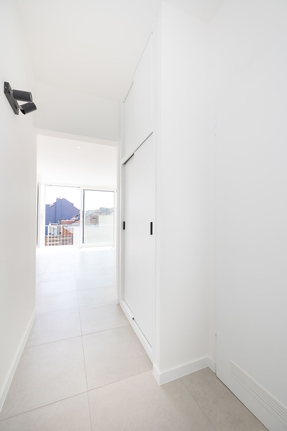 Mooie, zeer lichte studio foto 5