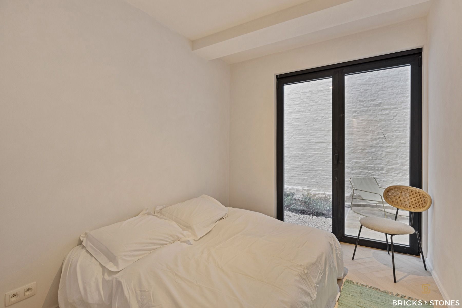 Knap gerenoveerd gelijkvloers appartement met tuin foto 12