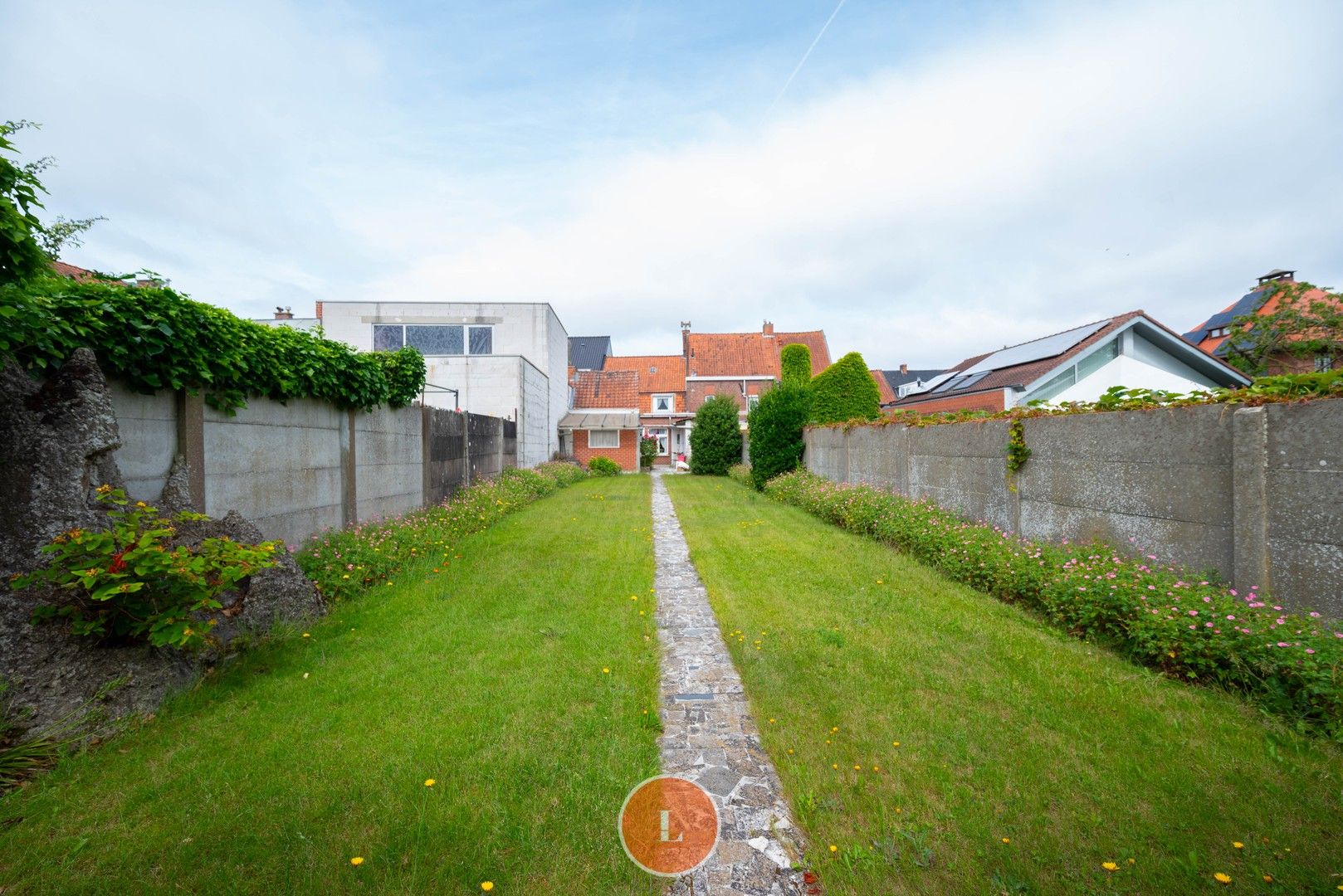 Te renoveren woning met 3 slaapkamer en grote tuin in Izegem. foto 18