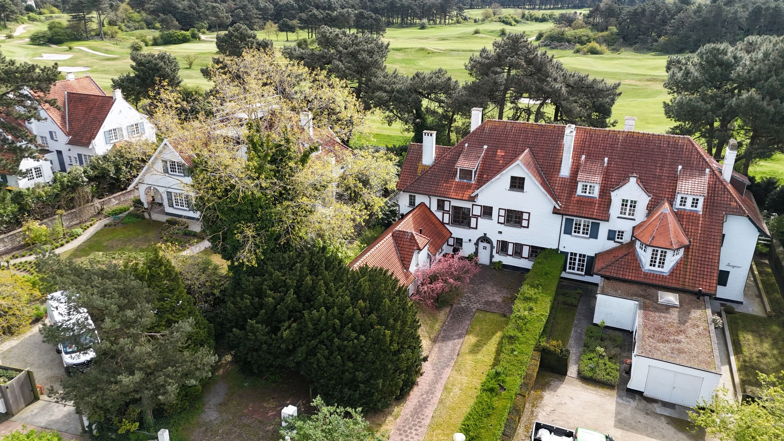 Hoofdfoto van de publicatie: Koppelvilla met uniek zicht op de "Royal Zoute Golf Club"...