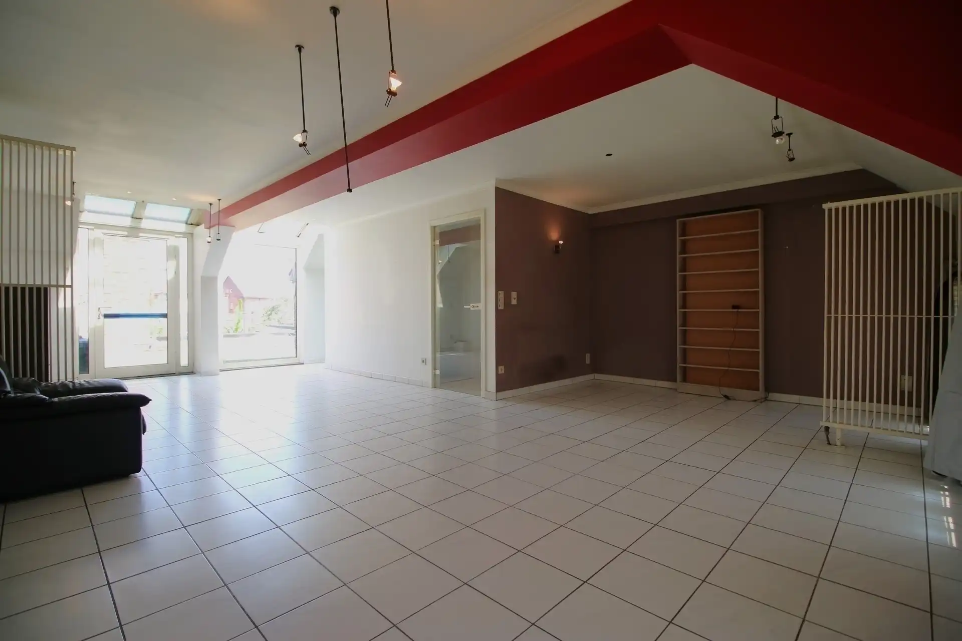 Ruim te renoveren handelspand met woning foto 26