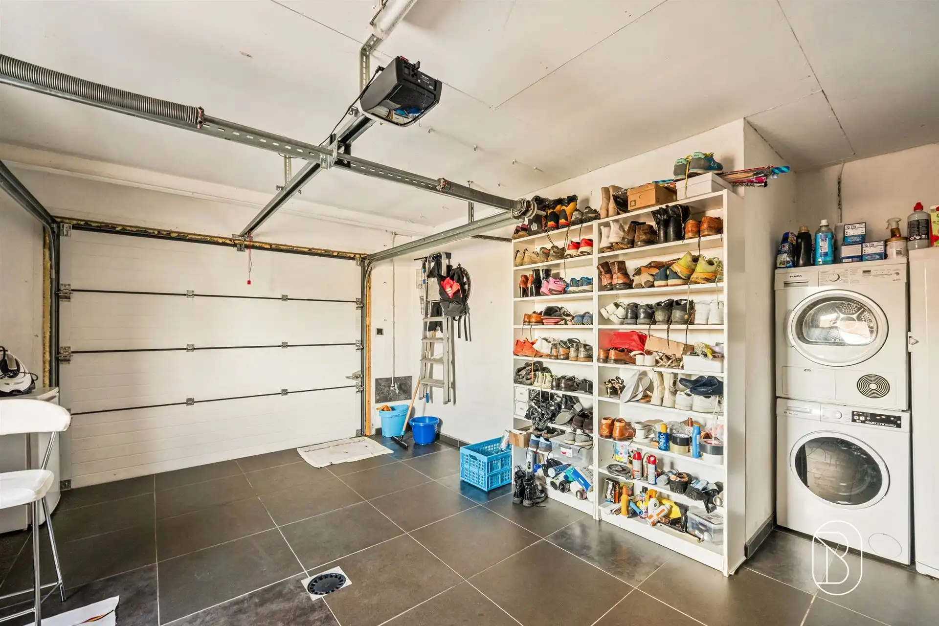 Villa met verwarmd zwembad en 2 garages!  foto 19