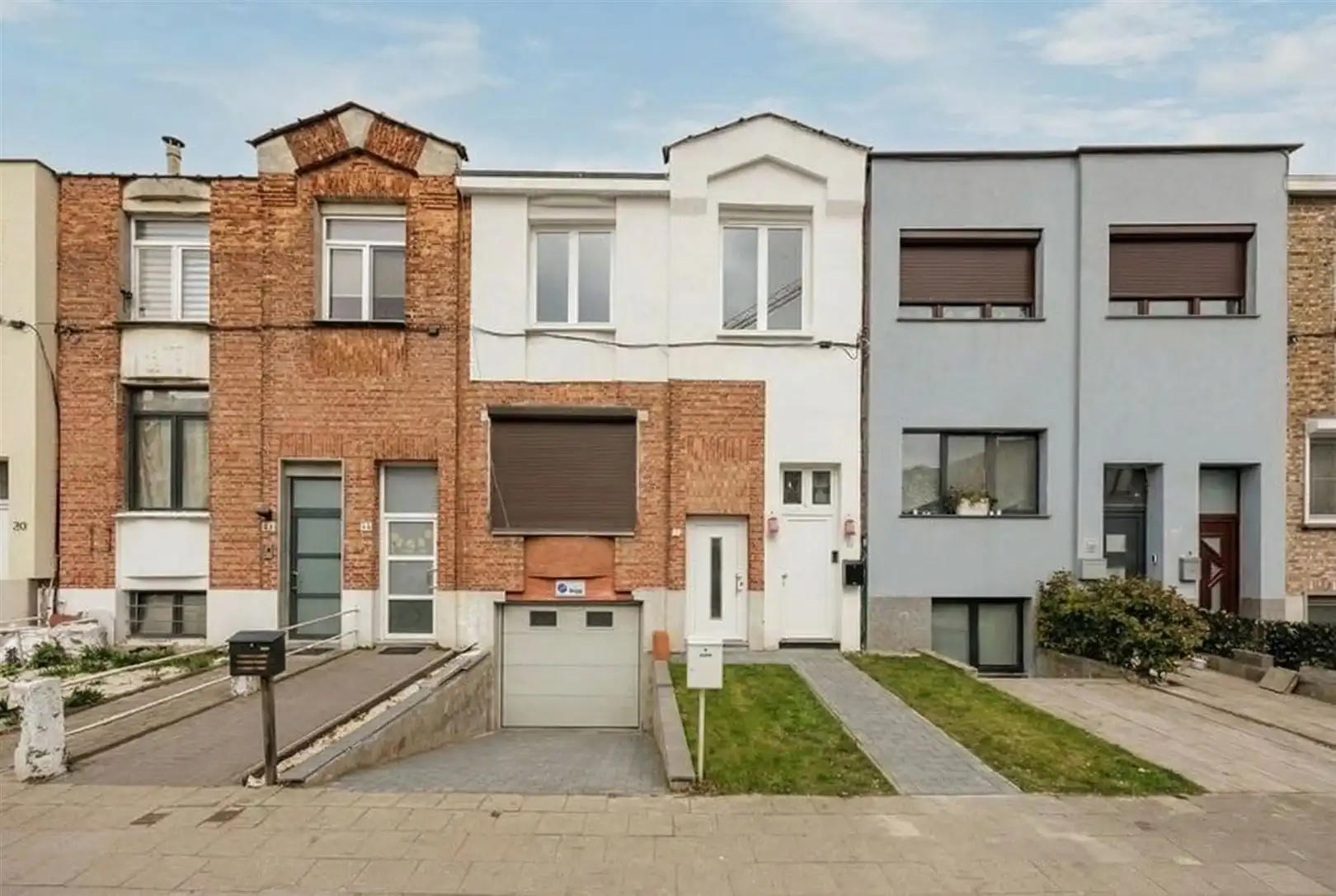 Volledig gerenoveerd & Energiezuinig: Ruime gezinswoning met 3 slaapkamers foto {{pictureIndex}}