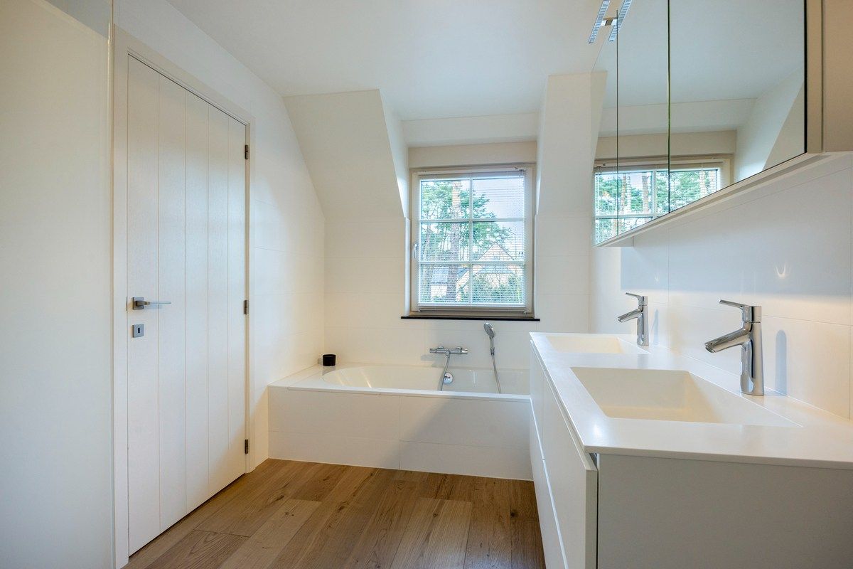 Ruim ingedeelde en kwalitatief afgewerkte villa op een mooi perceel met naastgelegen bouwgrond. foto 20