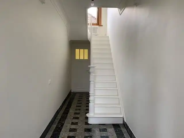Volledig gerenoveerde woning met 5 slaapkamers foto 2