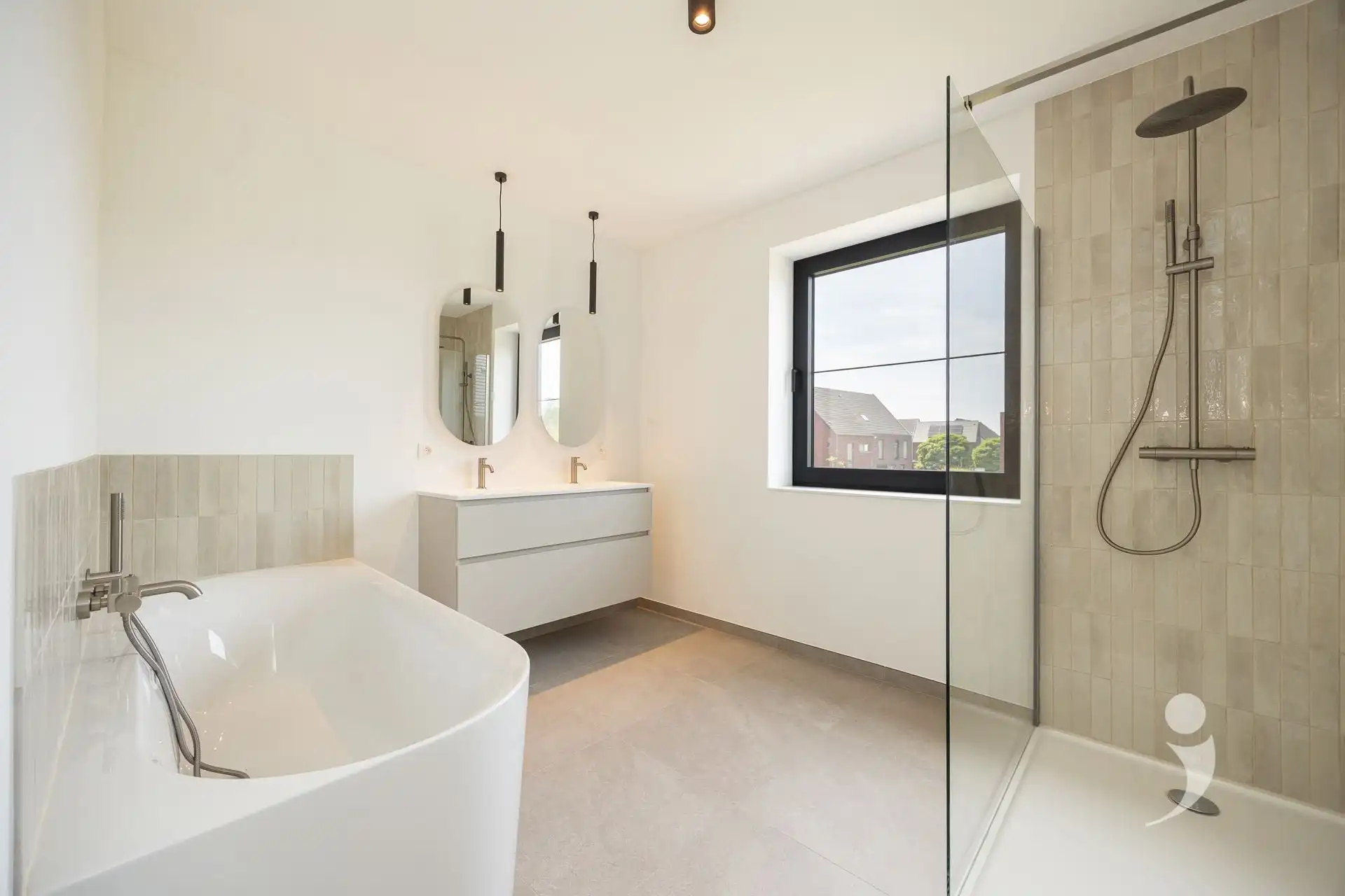 Nieuwbouwwoning in zeer rustige straat! foto 17