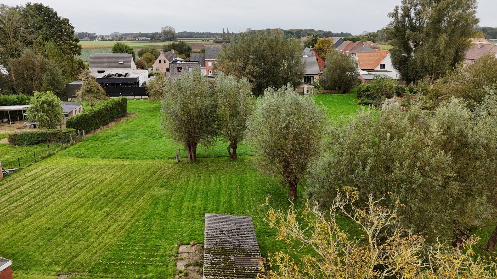 Te renoveren woning met 3  slaapkamers en bijhorend stuk grond te Koekelare  foto 10