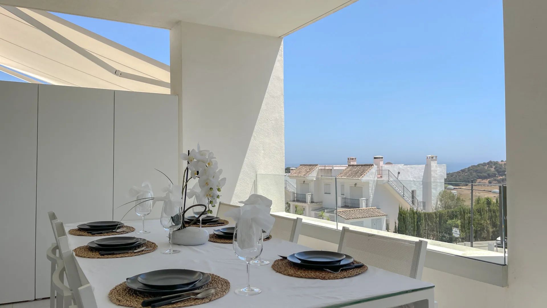 Luxe appartement te koop in een exclusieve urbanisatie nabij Estepona Golf foto 13