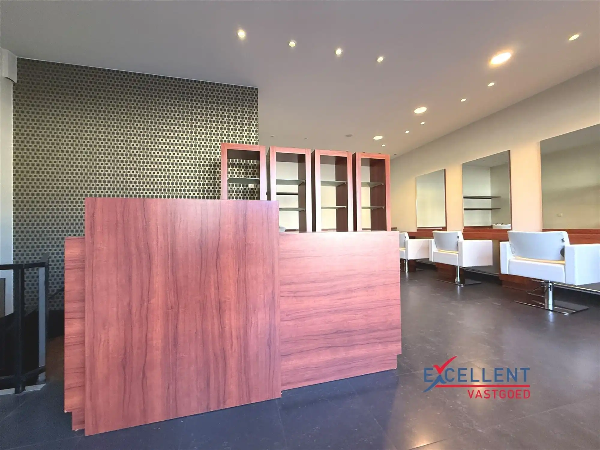 Multifunctioneel handelsgelijkvloers te Olsene te huur foto 3