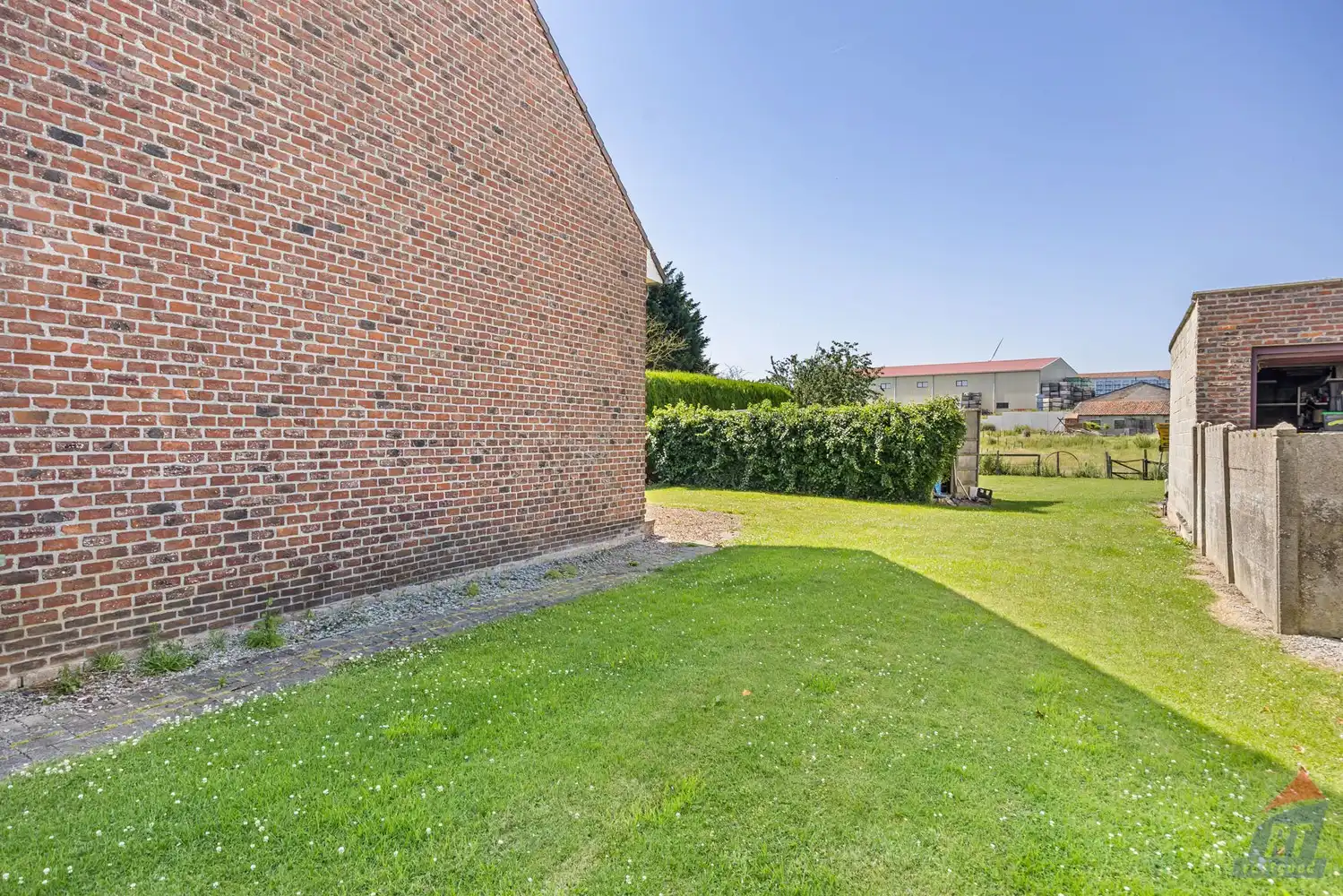 Rustig gelegen halfopen bebouwing met ruime tuin en tal van renovatiemogelijkheden foto 23