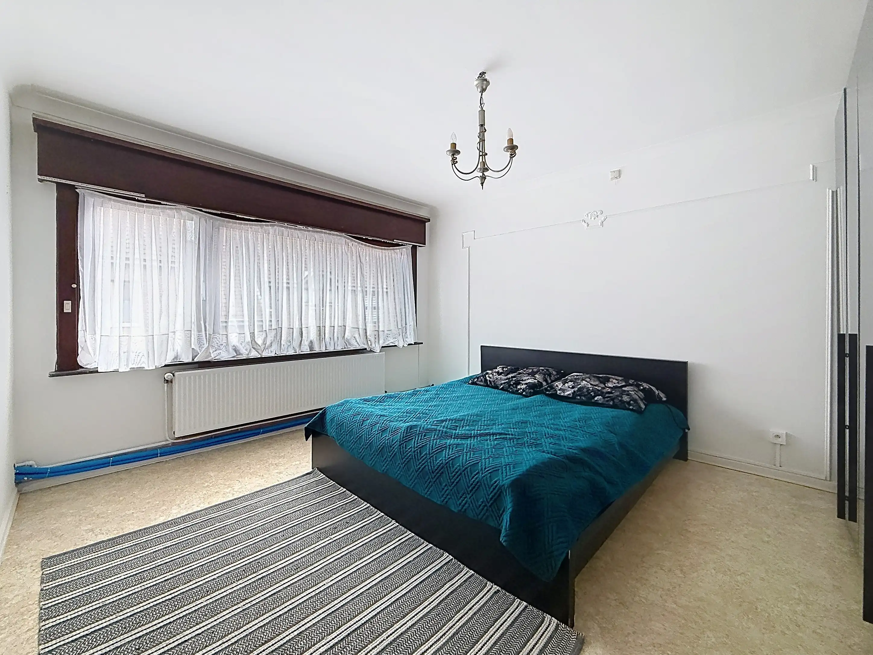 Goed gelegen woning met garage en uitweg. foto 9