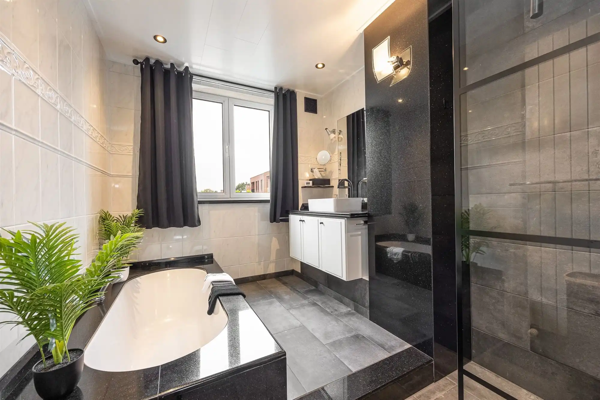 Instapklare woning met 4 slaapkamers en garage foto 32