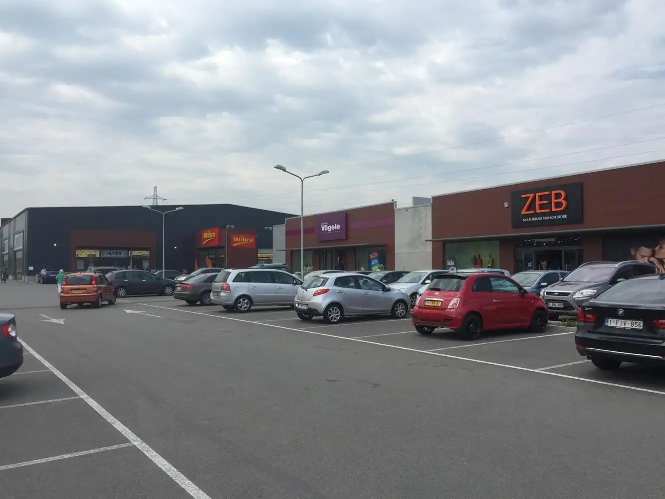 MODERN COMMERCIEEL GEBOUW MET GEMEENSCHAPPELIJKE PARKING foto 4