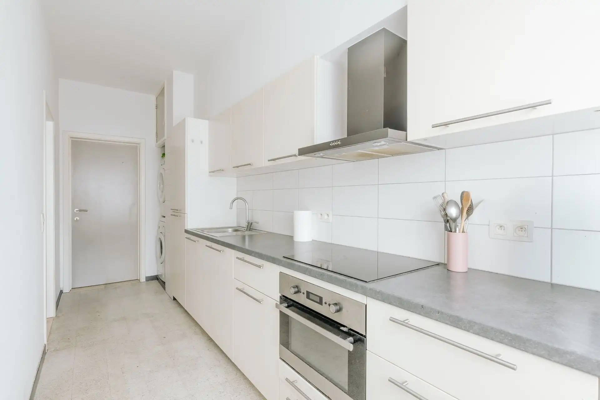 Groot en lichtrijk appartement in het centrum van Wilrijk! foto 4