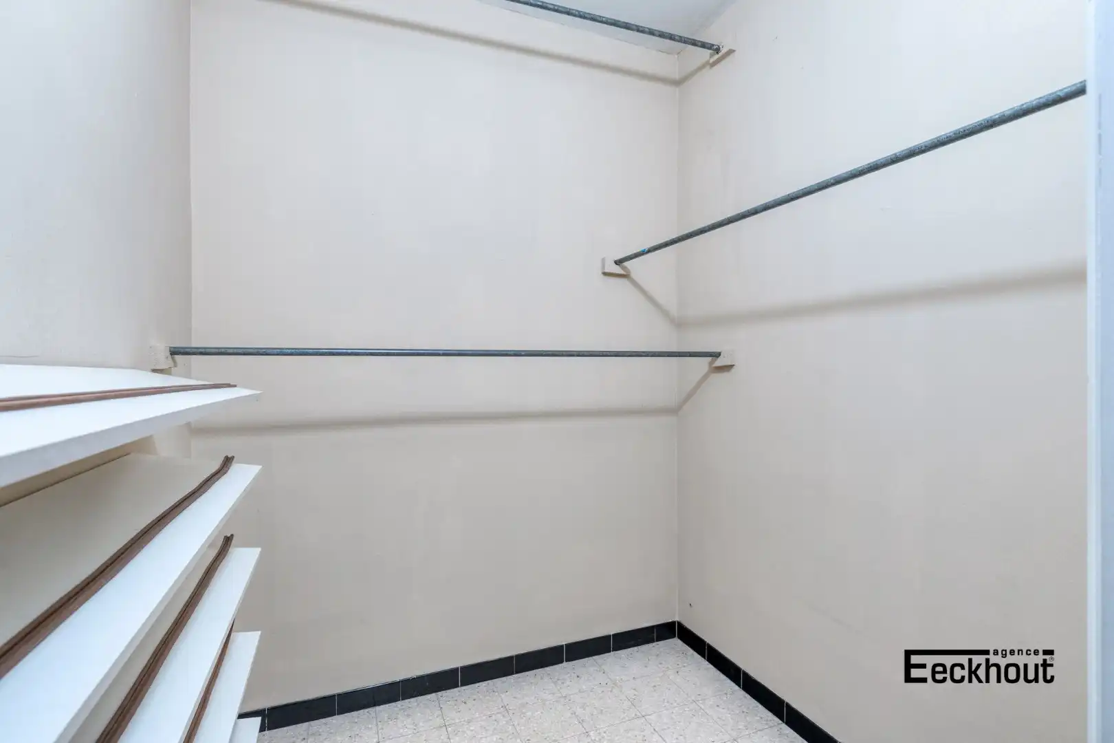 Zeer ruim appartement op gunstige ligging! foto 12