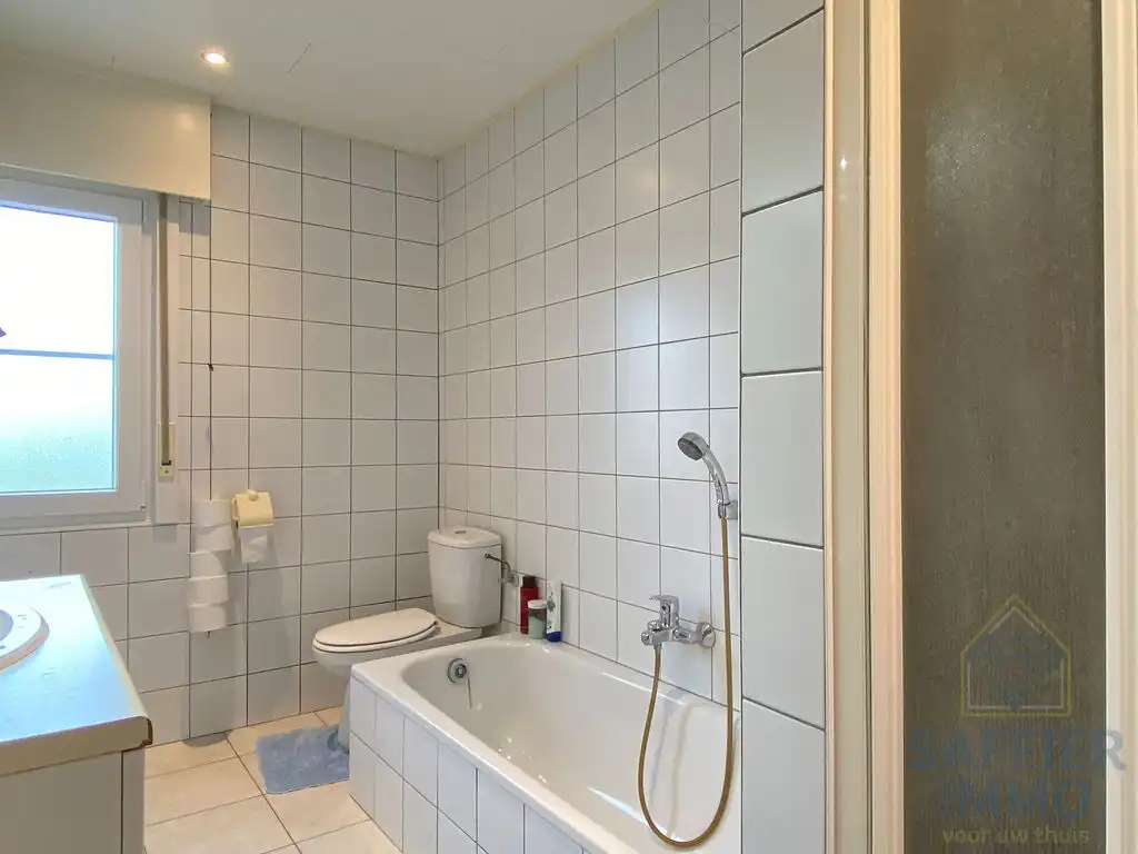 Huis met twee slaapkamers, verschillende staanplaatsen en tuin te huur in Ingelmunster foto 7