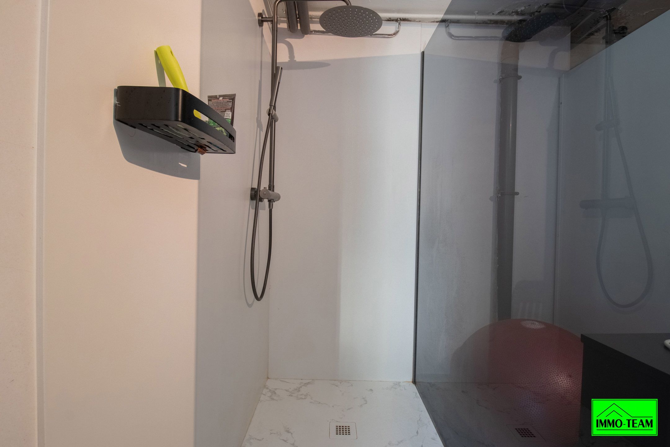 Instapklare villa met 3 slaapkamers, garage en ruime tuin  foto 21