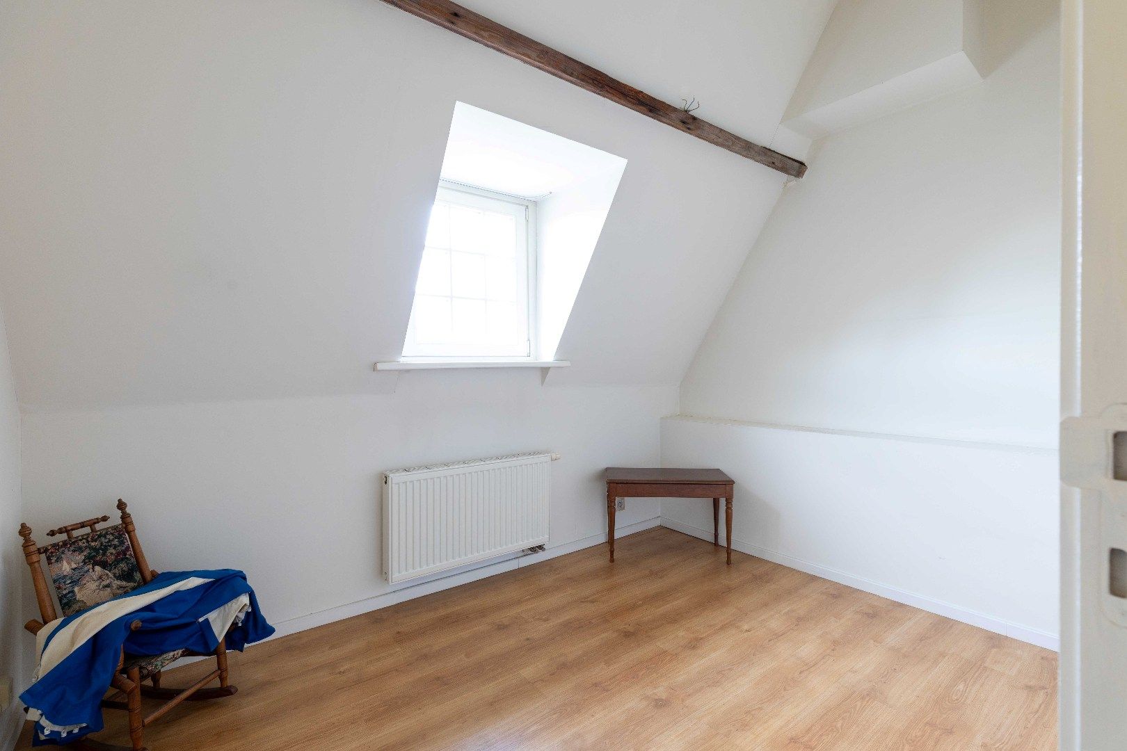 Iconisch neo-gotisch pand met uniek zicht op de Ezelpoort en het Stil Ende foto 17