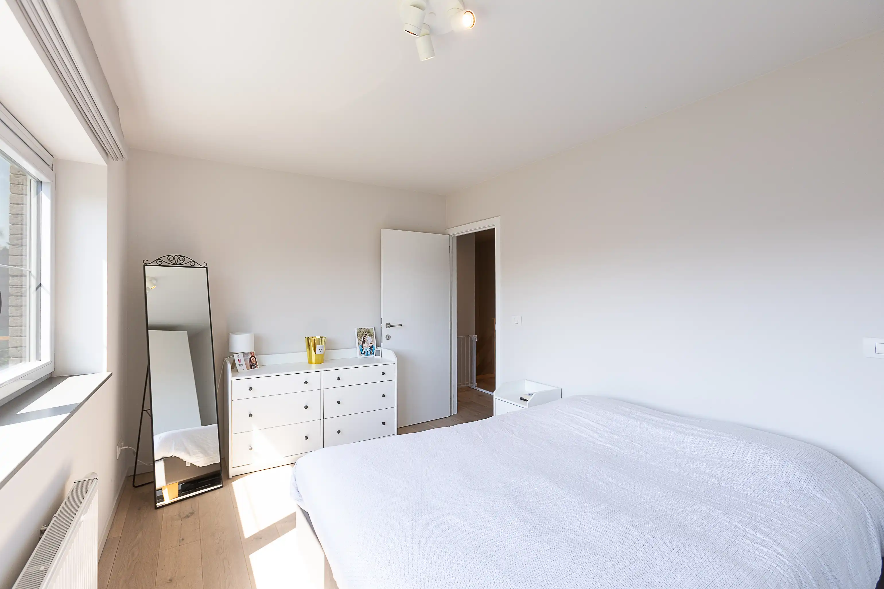 Prachtige, lichtrijke  woning met zonnige tuin in Beernem! foto 23