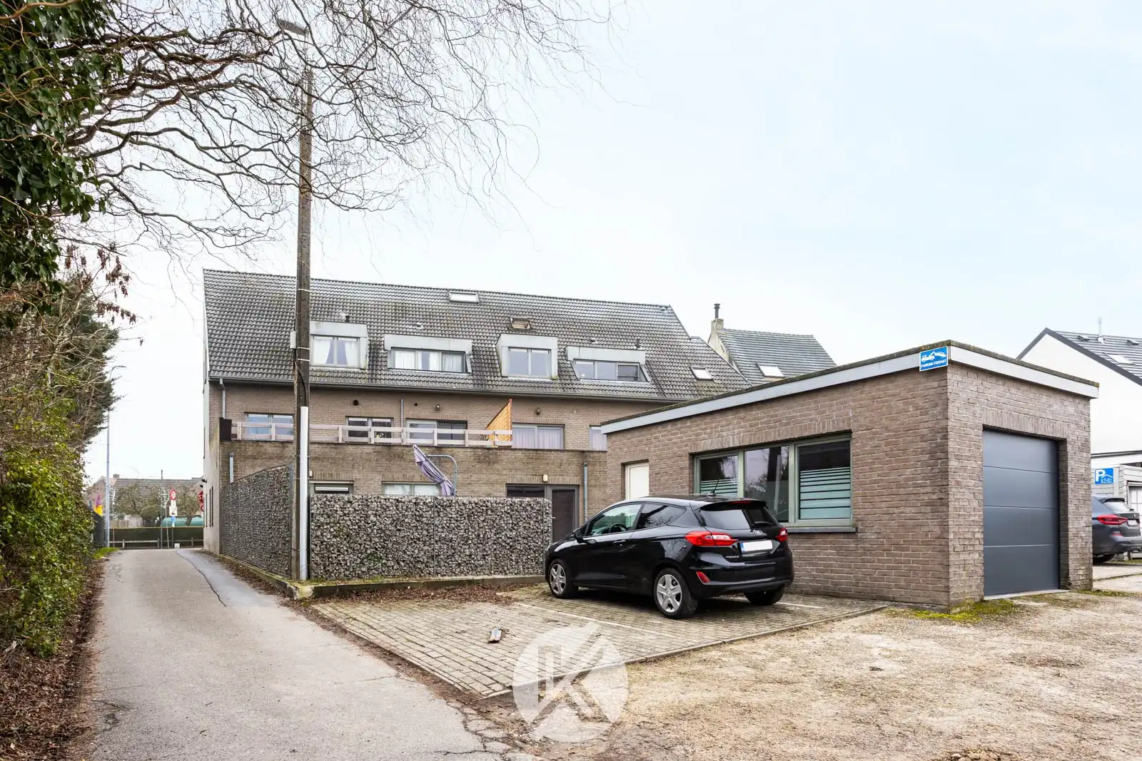 Lichtrijk appartement met ruim terras en staanplaats foto 16