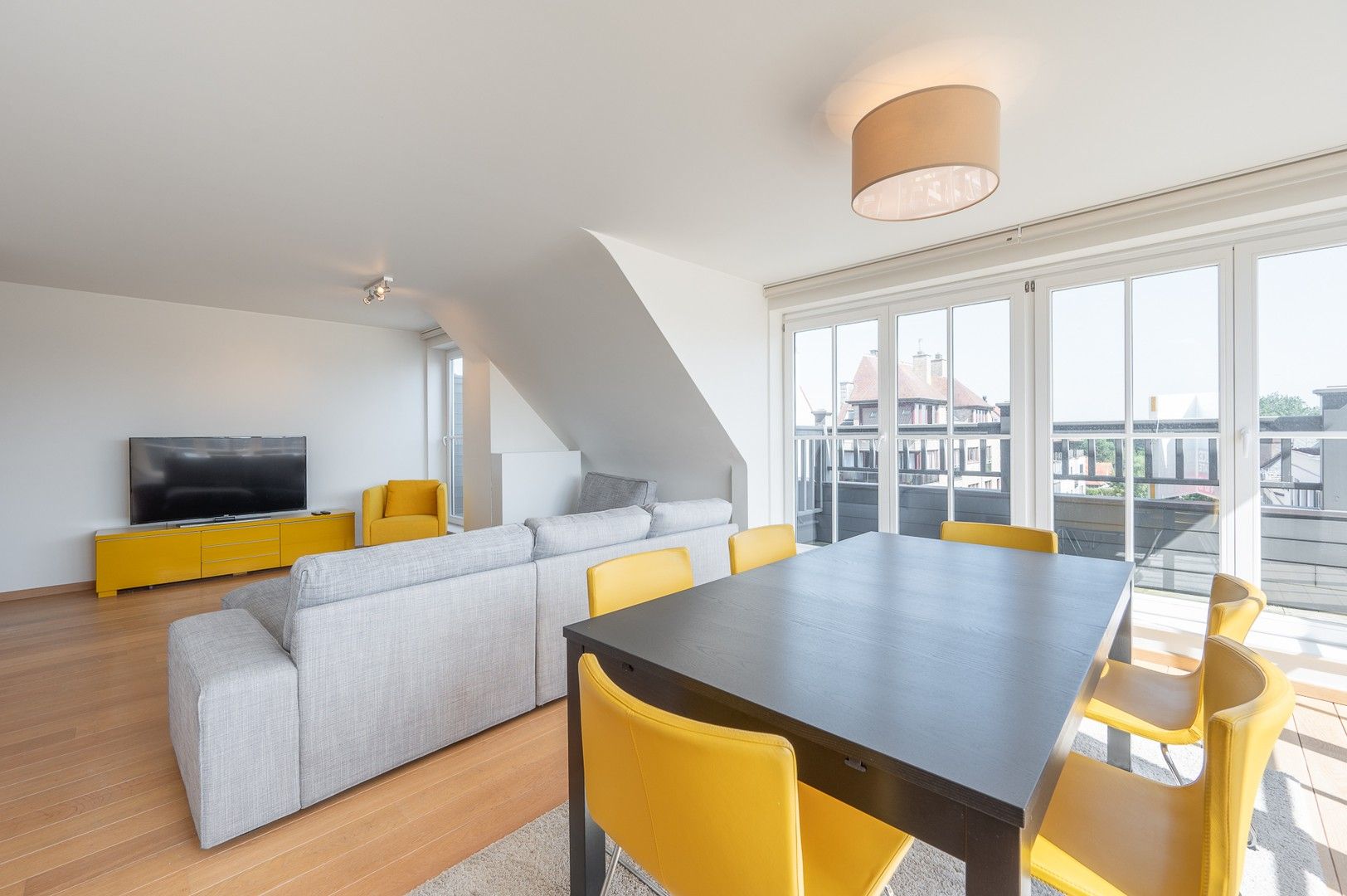 Zonnige penthouse met 3 slaapkamers centraal gelegen in Knokke aan de winkels en vlakbij de zee. foto 12