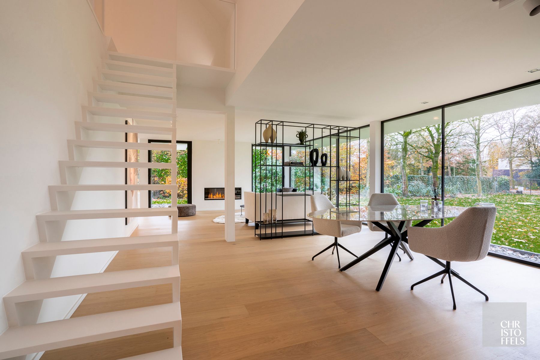 High-end gerenoveerde eigentijdse villa op een perceel van 4.379m² te Hasselt! foto 12