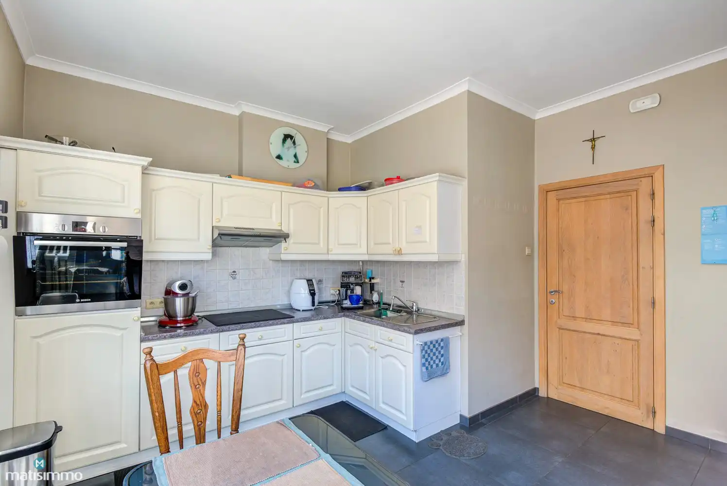 KARAKTERVOLLE EENGEZINSWONING MET 5 SLAAPKAMERS, GARAGE, CARPORT EN TUIN NABIJ HET CENTRUM VAN BILZEN foto 11