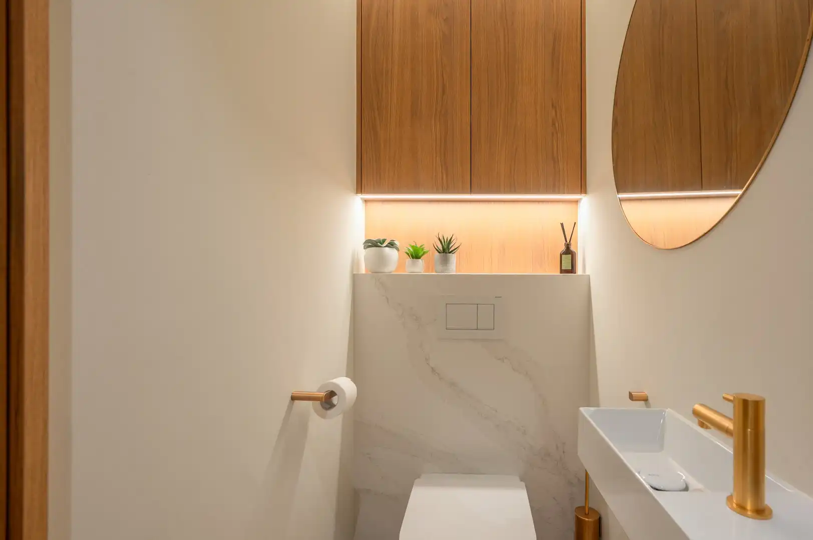 Stijlvol gerenoveerd appartement met zeezicht nabij het Heldenplein foto 10