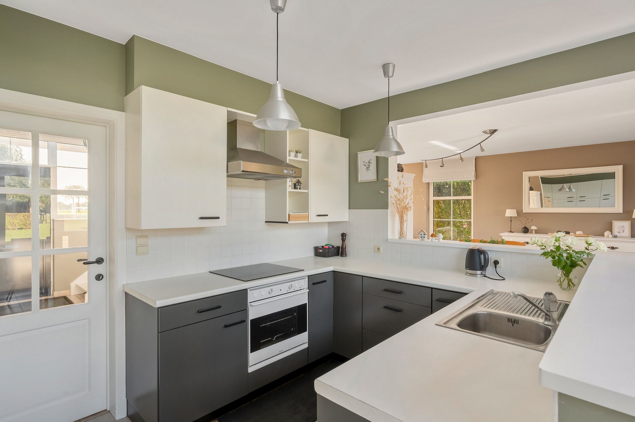 Instapklare villa op perceel van Ca. 4.010 m²! foto 11